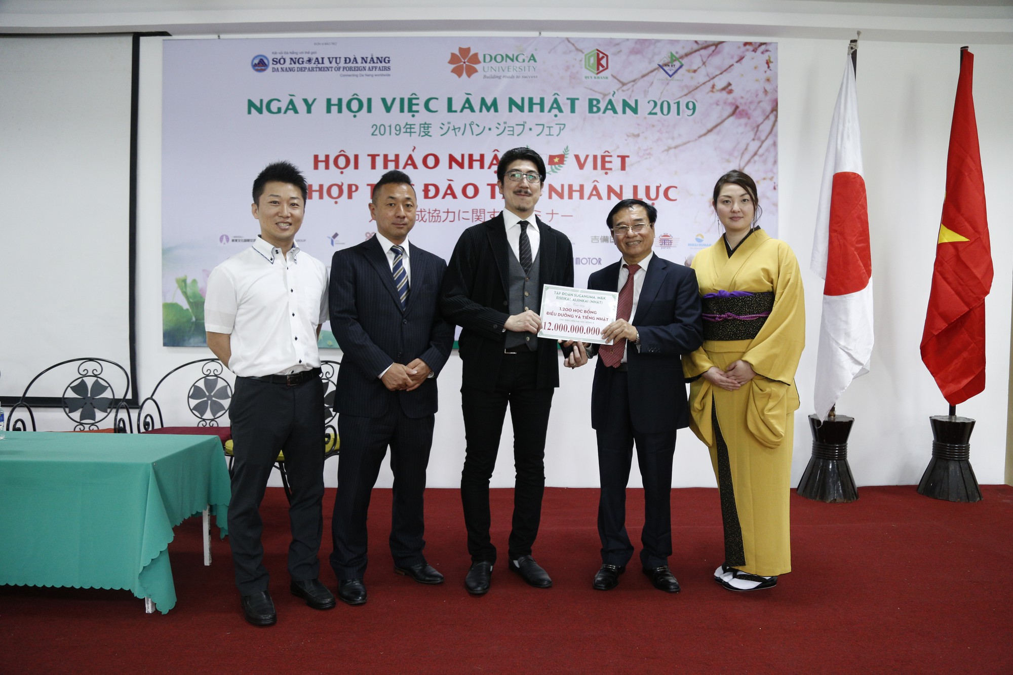 Ng&agrave;y hội việc l&agrave;m tại ĐH Đ&ocirc;ng &Aacute;: 198 sinh vi&ecirc;n được tiếp nhận l&agrave;m việc tại Nhật Bản - Ảnh 2.