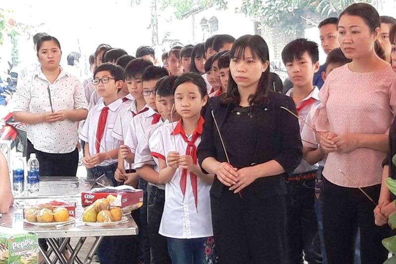 Nam sinh tho&aacute;t chết đuối thuật  lại gi&acirc;y ph&uacute;t 8 học sinh bị nước s&ocirc;ng nhấn ch&igrave;m - Ảnh 2.