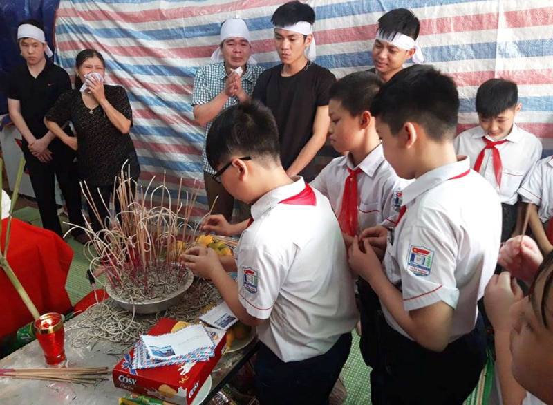 Nam sinh tho&aacute;t chết đuối thuật  lại gi&acirc;y ph&uacute;t 8 học sinh bị nước s&ocirc;ng nhấn ch&igrave;m - Ảnh 4.
