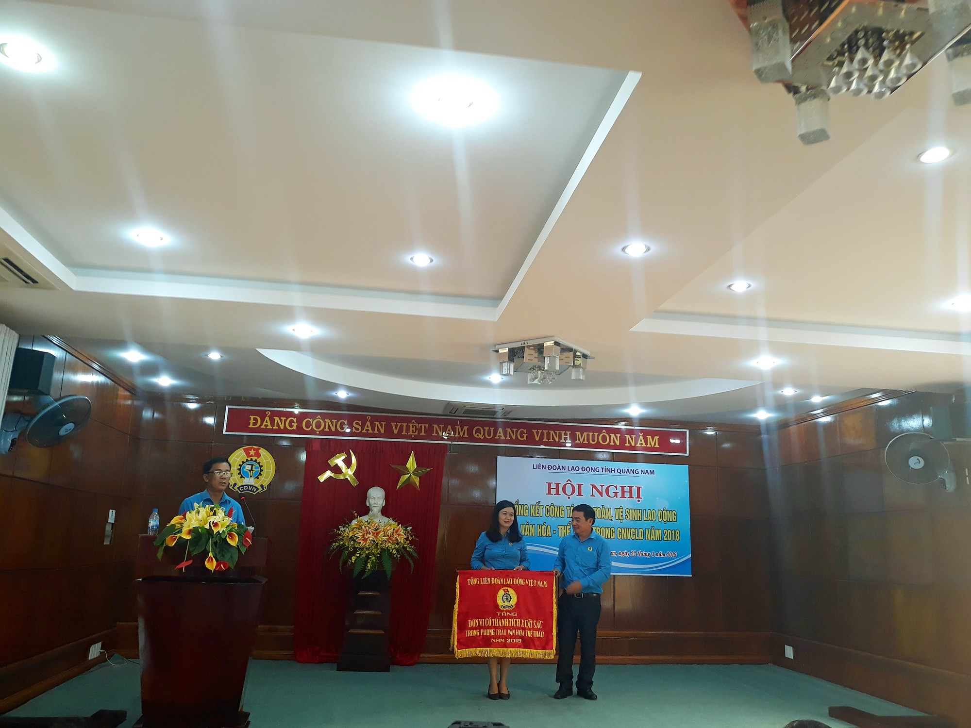 Quảng Nam: Khen thưởng cho các tập thể, cá nhân đạt thành tích phong trào Xanh – Sạch – Đẹp - Ảnh 3.