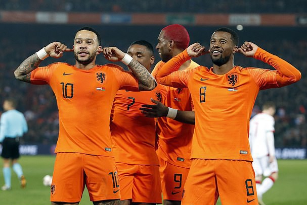 Cố nh&acirc;n Man United tỏa s&aacute;ng, H&agrave; Lan thắng tưng bừng v&ograve;ng loại EURO - Ảnh 4.
