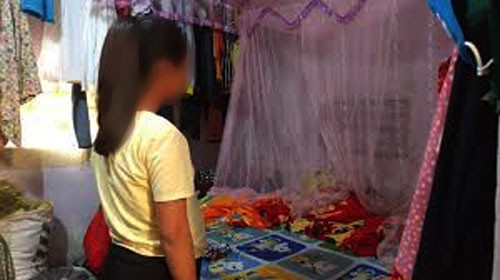 Mẹ đi làm về bàng hoàng thấy con gái 13 tuổi bị hàng xóm xâm hại