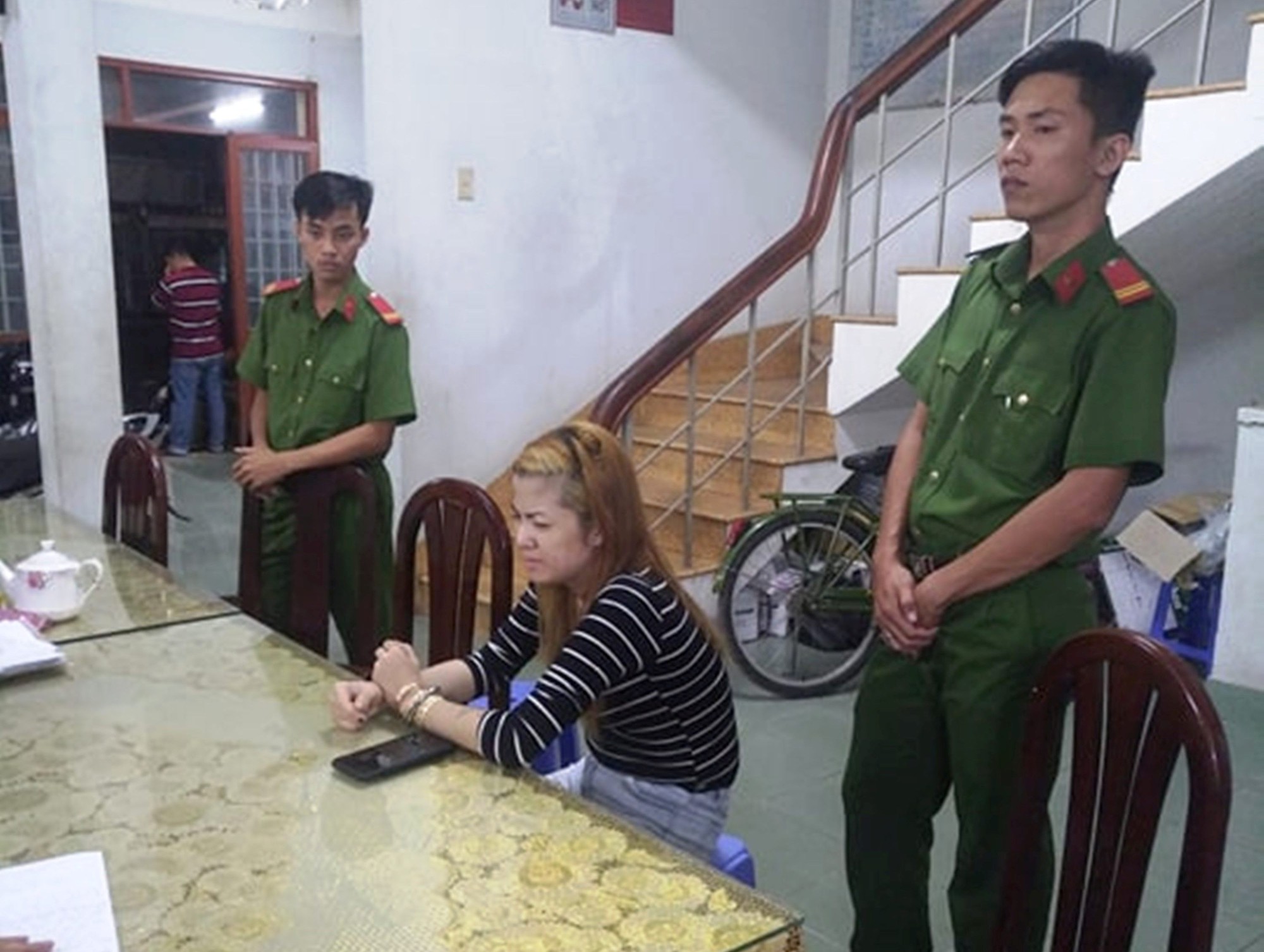 “Nữ quái” trốn truy nã lại mua bán ma túy