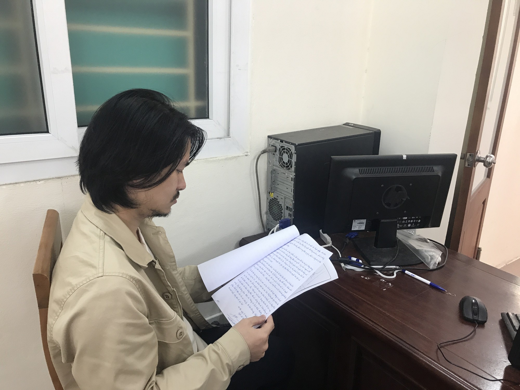 Đạo diễn Hoàng Nhật Nam gởi tâm thư đến TAND Hà Nội, tiếp tục kiện Việt Tú