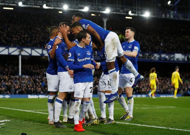Tỷ ph&uacute; gi&agrave;u nhất nước Anh dự định mua lại Chelsea - Ảnh 2.