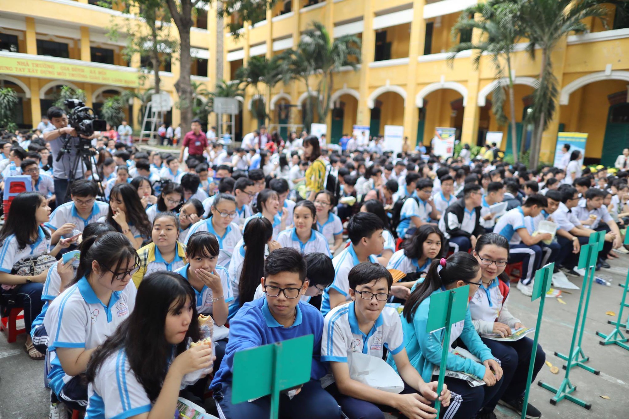 Đưa trường học đến thí sinh 2019 tại TP HCM: Rớt đại học thì phải làm sao? - Ảnh 1.