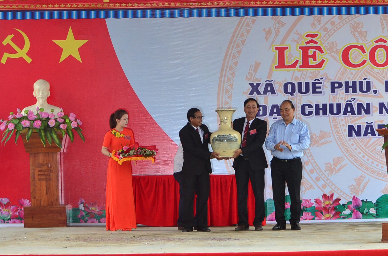 Quê hương Thủ tướng Nguyễn Xuân Phúc đạt chuẩn nông thôn mới - Ảnh 4.