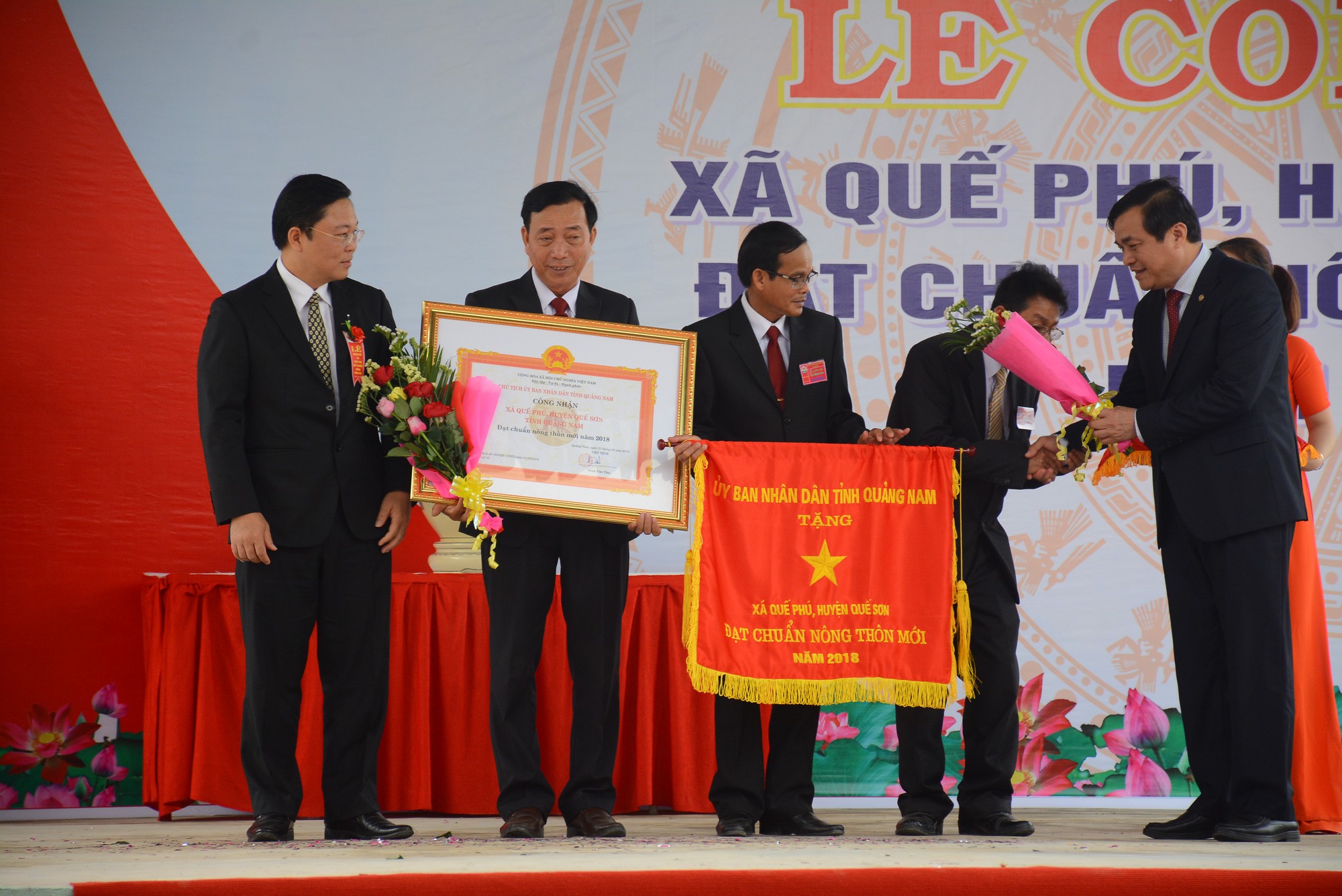 Quê hương Thủ tướng Nguyễn Xuân Phúc đạt chuẩn nông thôn mới