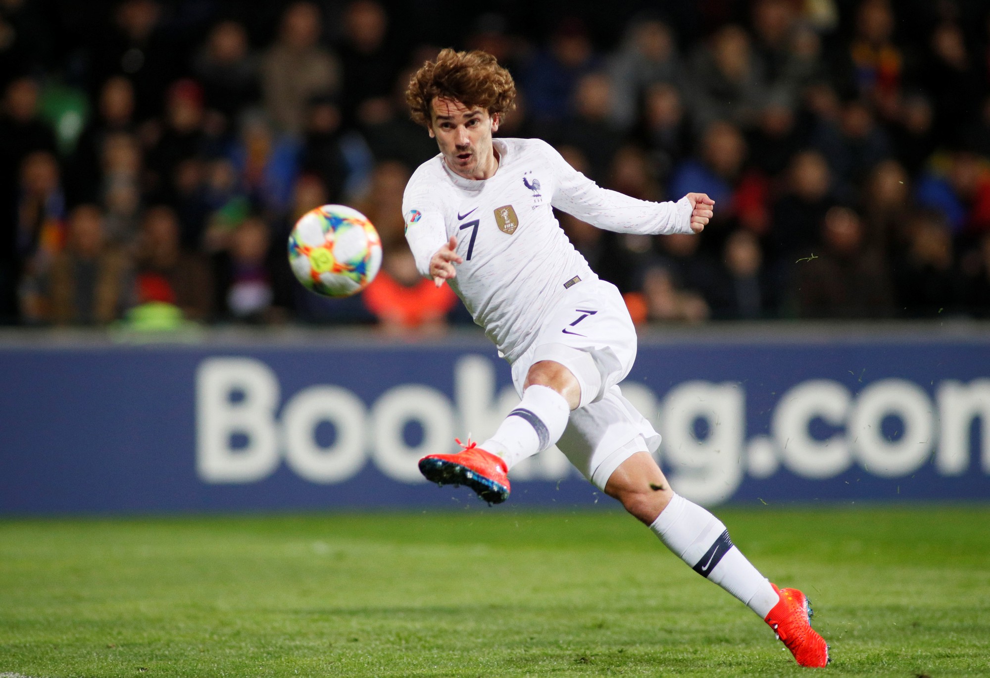 "Bom tấn" Griezmann gia nhập Barcelona, Atletico dọa kiện ra tòa