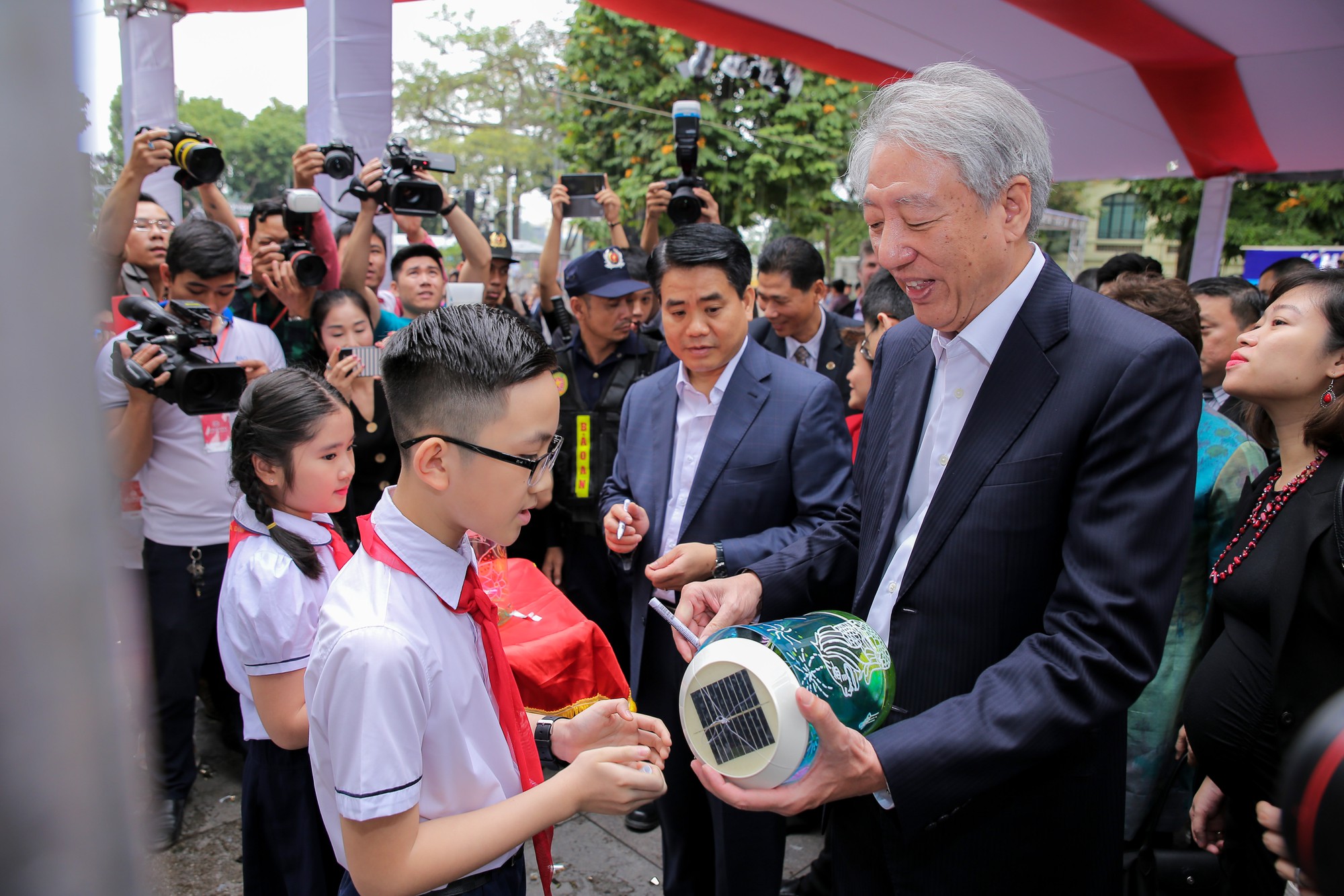Rực rỡ Lễ hội Singapore 2019 tại phố đi bộ hồ Hoàn Kiếm - Ảnh 8.