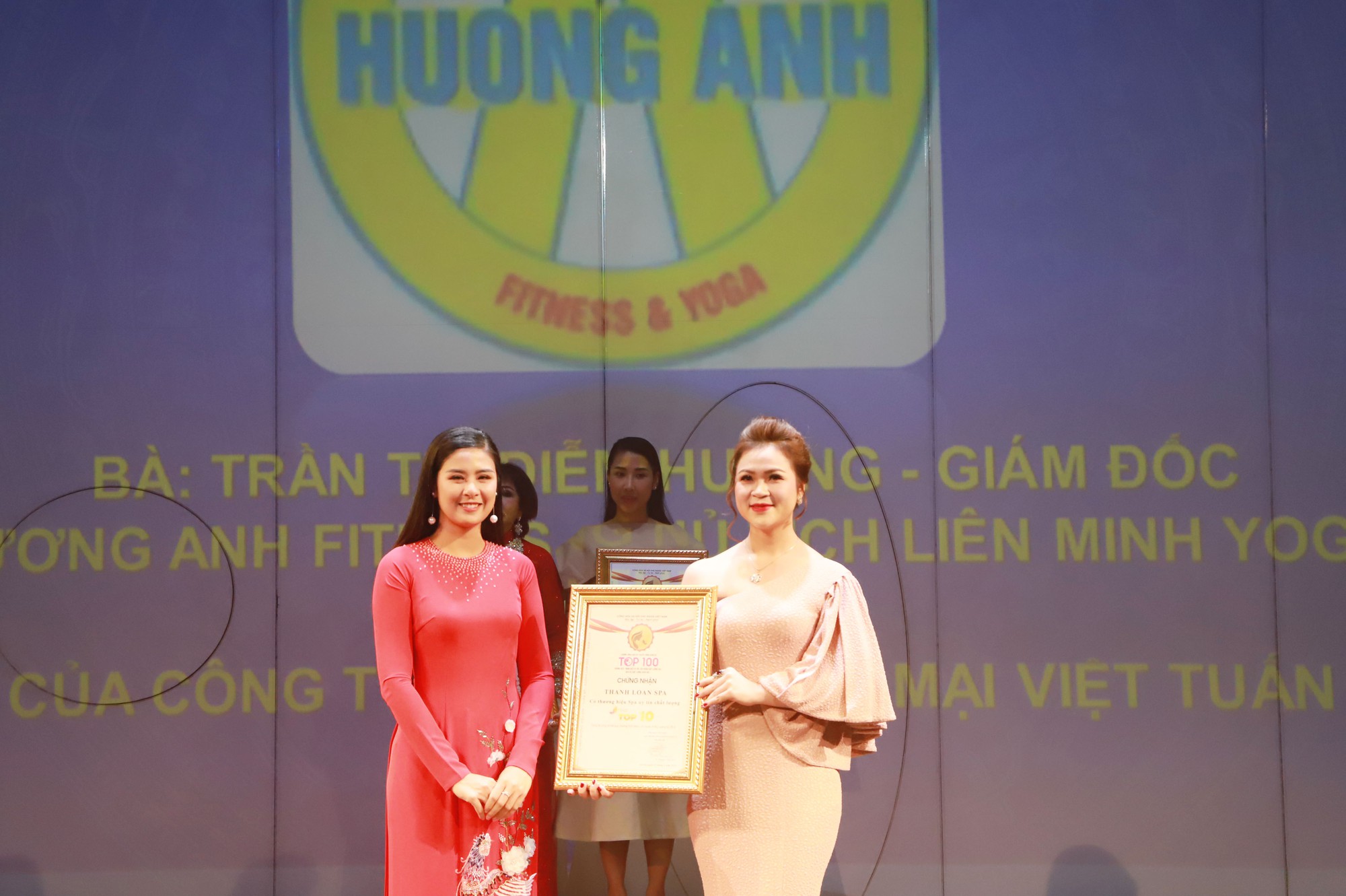 Chủ tịch li&ecirc;n minh Yoga thế giới tại Đ&ocirc;ng Nam &Aacute; l&agrave; nữ ho&agrave;ng ng&agrave;nh l&agrave;m đẹp - Ảnh 4.