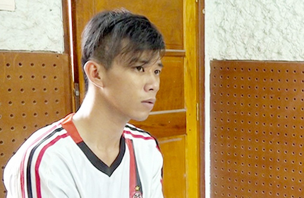 Chưa kịp "hành lạc", kẻ hiếp dâm bỏ chạy không mảnh vải che thân
