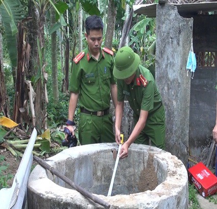 Hé lộ nguyên nhân bố ném con mới sinh 7 ngày xuống giếng