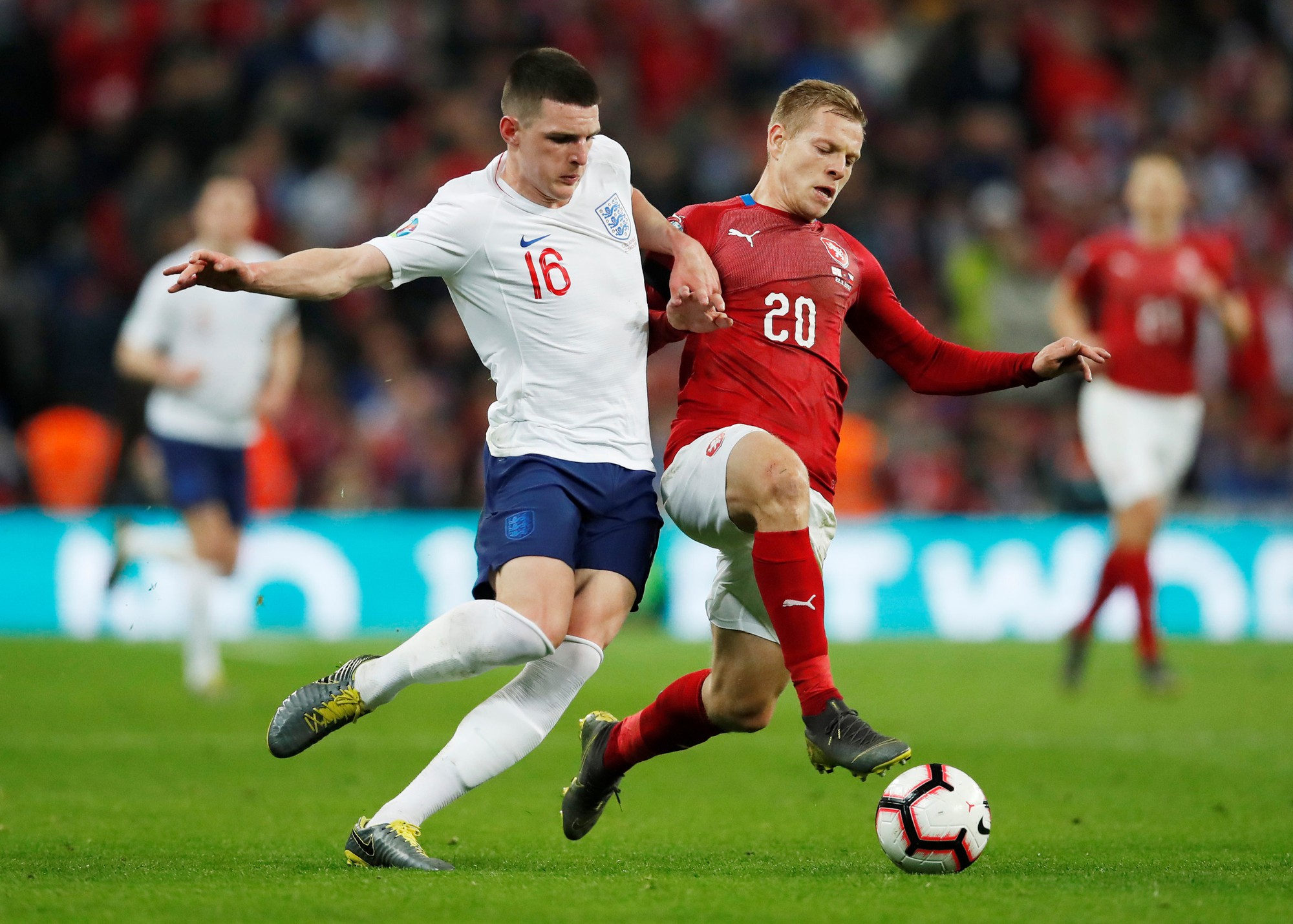Sterling tỏa sáng với hat-trick, Sư tử Anh vùi dập CH Czech - Ảnh 6.