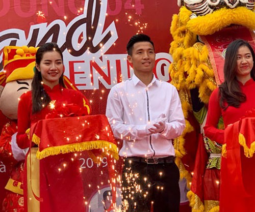 Nghề tay tr&aacute;i của trung vệ B&ugrave;i Tiến Dũng - Ảnh 1.