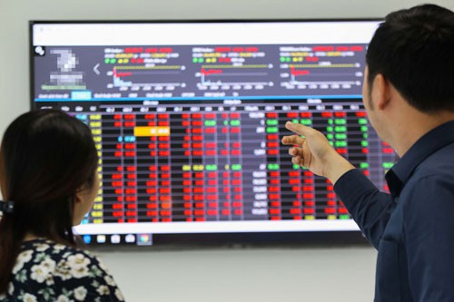 Phải phạt nặng thao túng cổ phiếu!