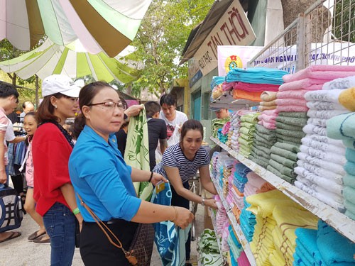 Hơn 2.000 người tham gia Ngày hội nữ công nhân