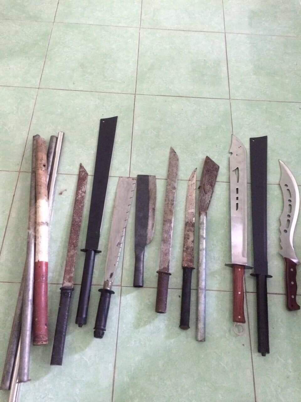 40 giang hồ cầm m&atilde; tấu tấn c&ocirc;ng cảnh s&aacute;t h&igrave;nh sự - Ảnh 2.