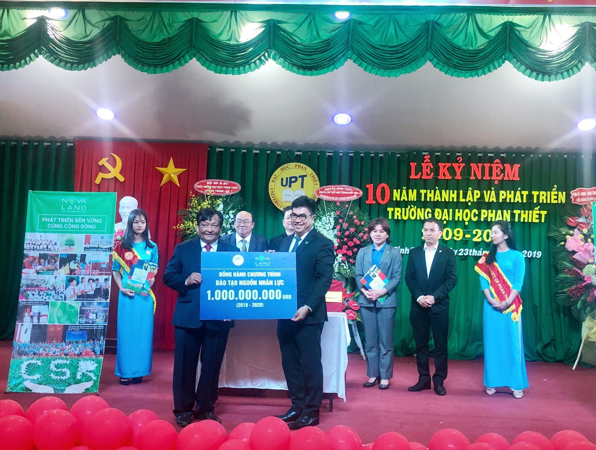 B&igrave;nh Thuận: Novaland song h&agrave;nh c&ugrave;ng gi&aacute;o dục v&agrave; đ&agrave;o tạo - Ảnh 2.