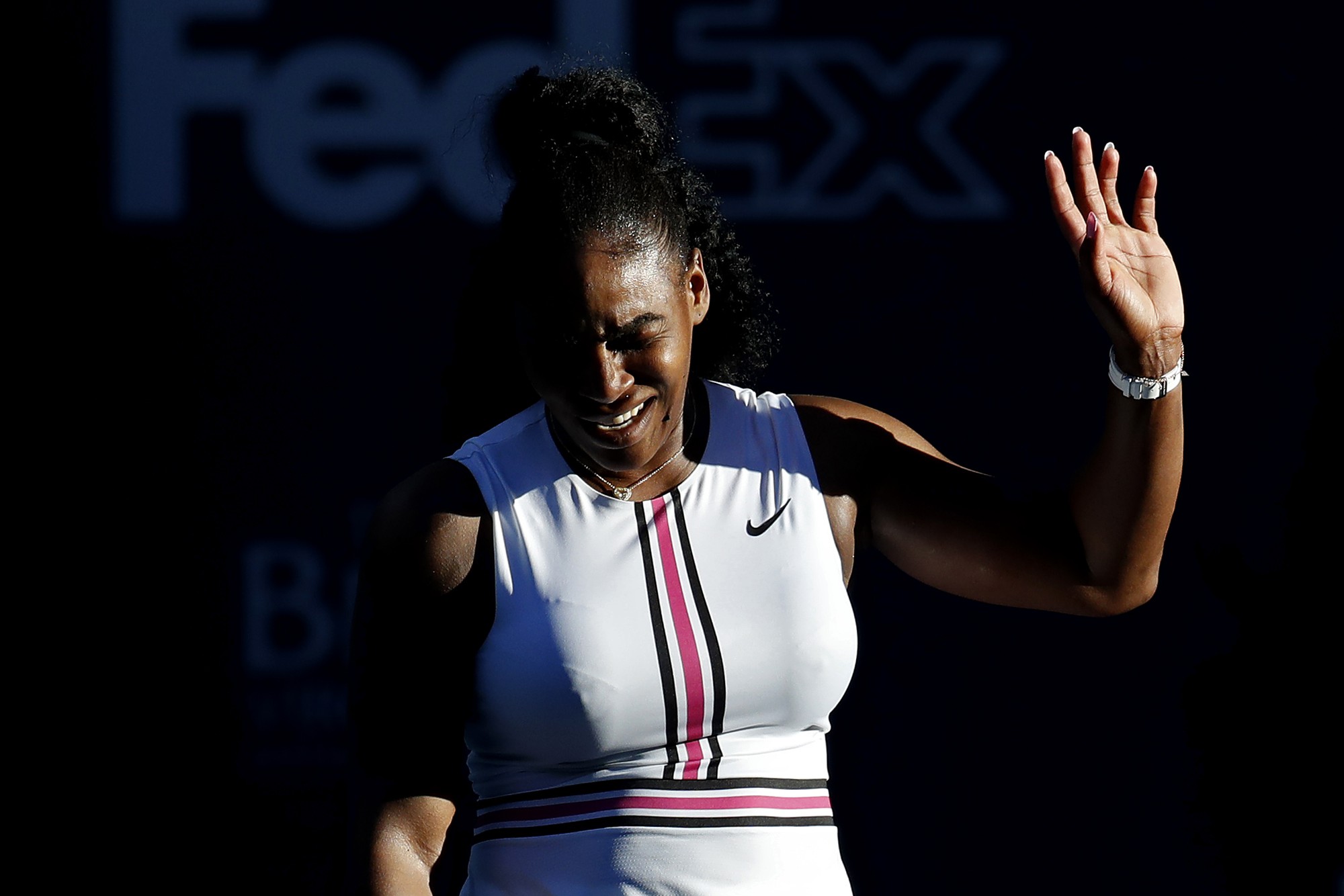 Serena Williams chấn thương đầu gối, rút lui khỏi Miami Open