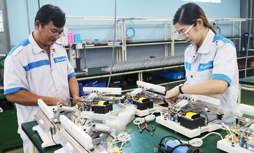 Tăng đãi ngộ để thu hút lao động