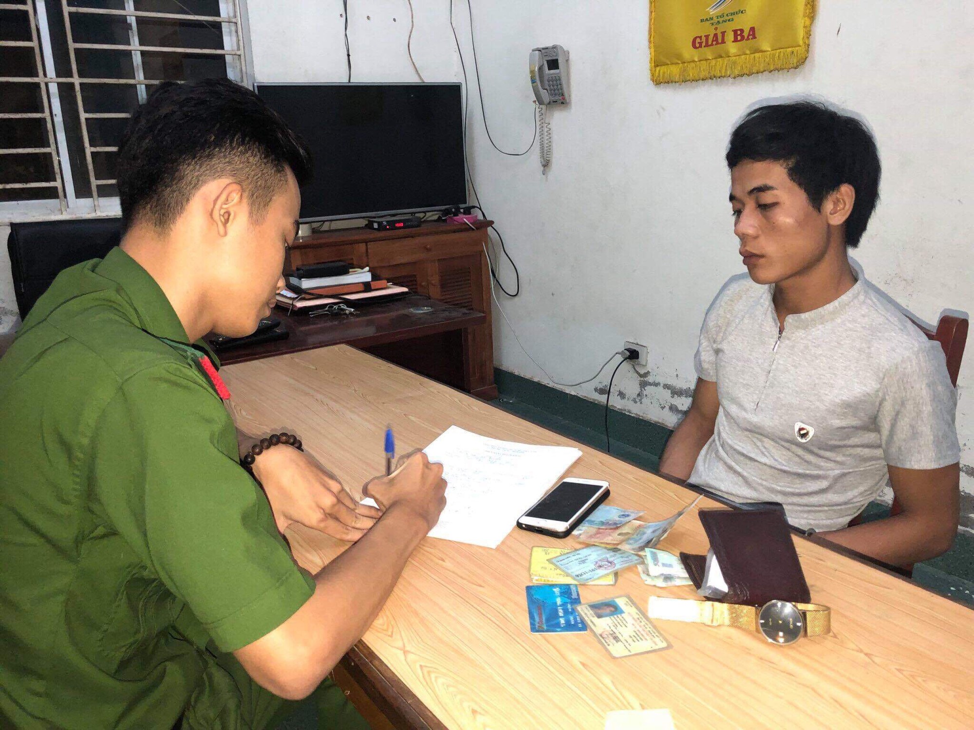 Bắt được đối tượng có tiền án cướp giật tài sản sau 24 giờ truy xét