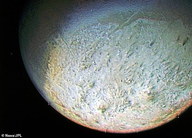 NASA tiết lộ về "mặt trăng quay ngược"