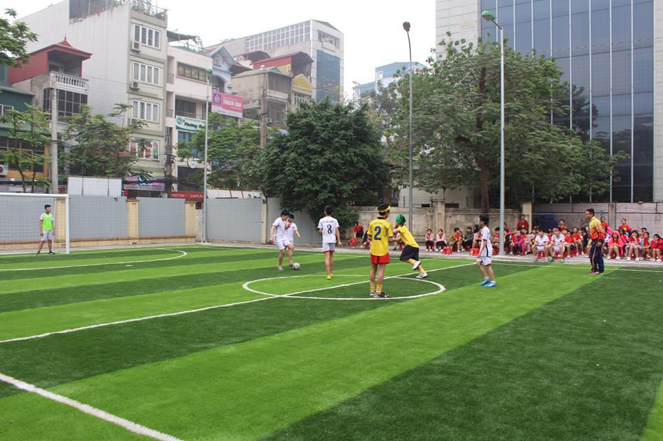 Trận cầu kịch t&iacute;nh trong s&acirc;n b&oacute;ng của trẻ khiếm thị - Ảnh 4.
