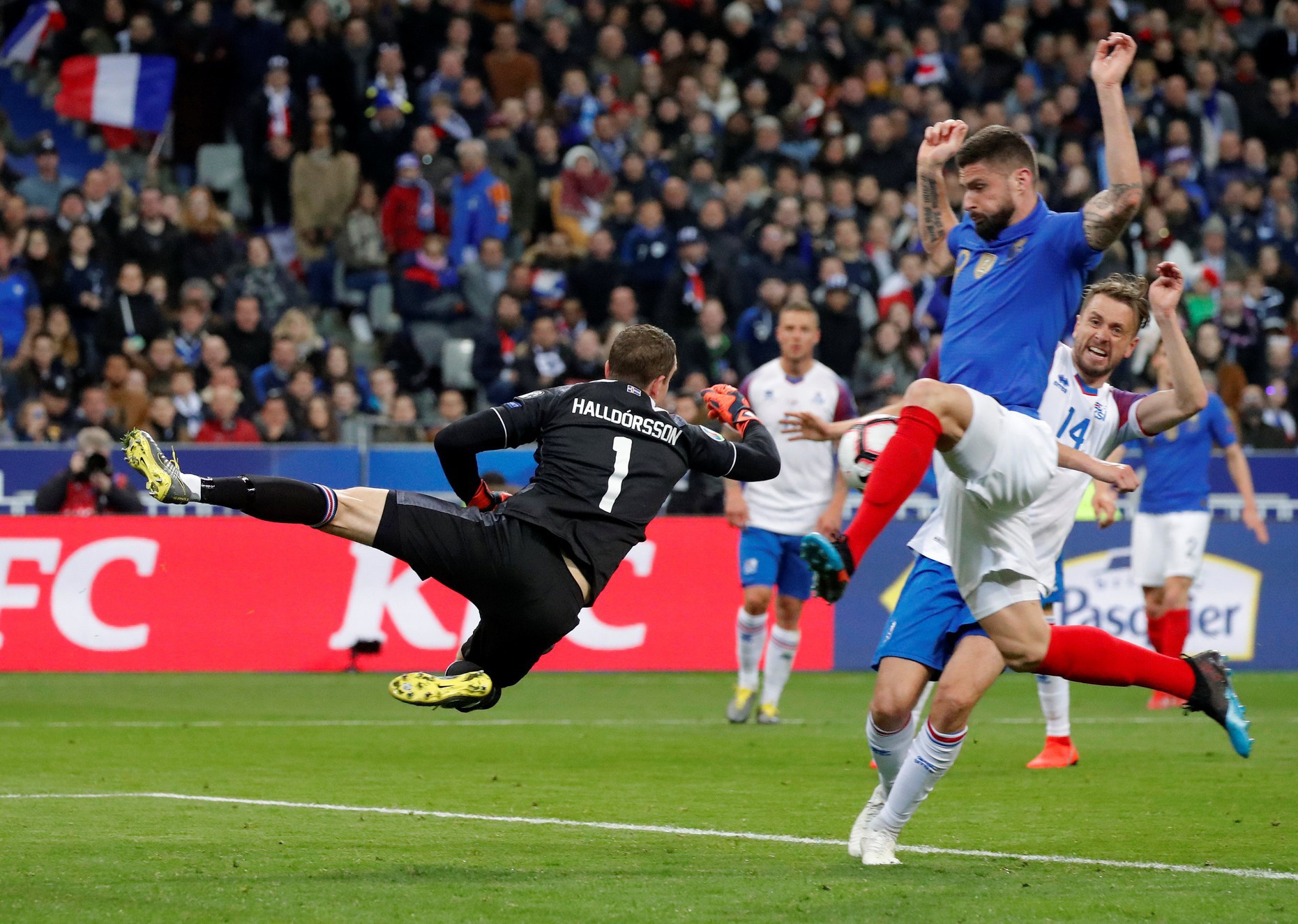 Tam sư vùi dập Montenegro, Iceland bị đóng băng trên đất Pháp - Ảnh 9.