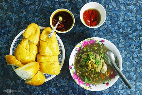 10 món ăn đường phố hấp dẫn ở Quy Nhơn - Ảnh 2.