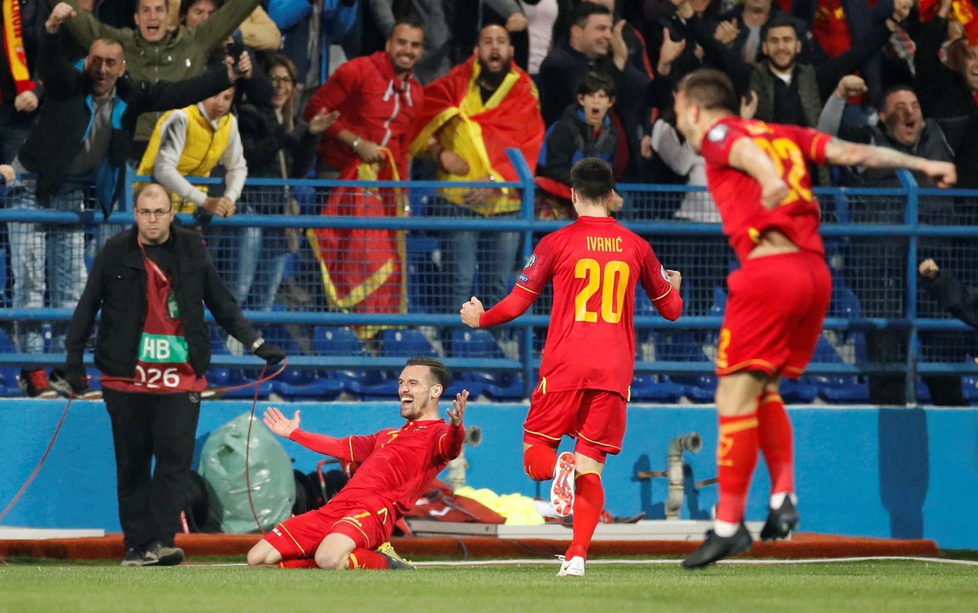 Tam sư vùi dập Montenegro, Iceland bị đóng băng trên đất Pháp - Ảnh 2.