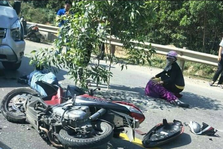 Đà Nẵng: Xe khách tông xe tay ga, 2 người nguy kịch - Ảnh 1.