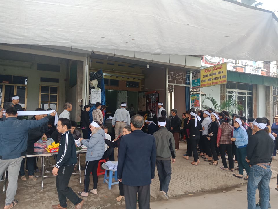 Vụ tai nạn 7 người đưa tang tử vong: Đồng loạt ph&aacute;t tang tại 7 gia đ&igrave;nh - Ảnh 6.