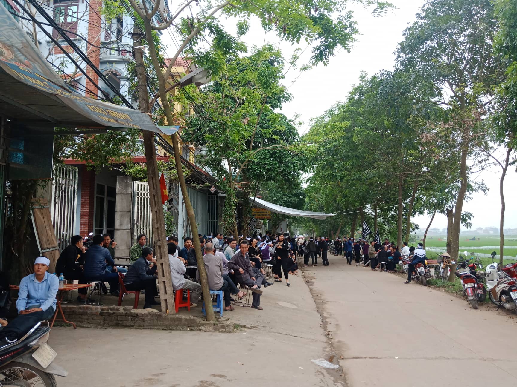 Vụ tai nạn 7 người đưa tang tử vong: Đồng loạt ph&aacute;t tang tại 7 gia đ&igrave;nh - Ảnh 7.