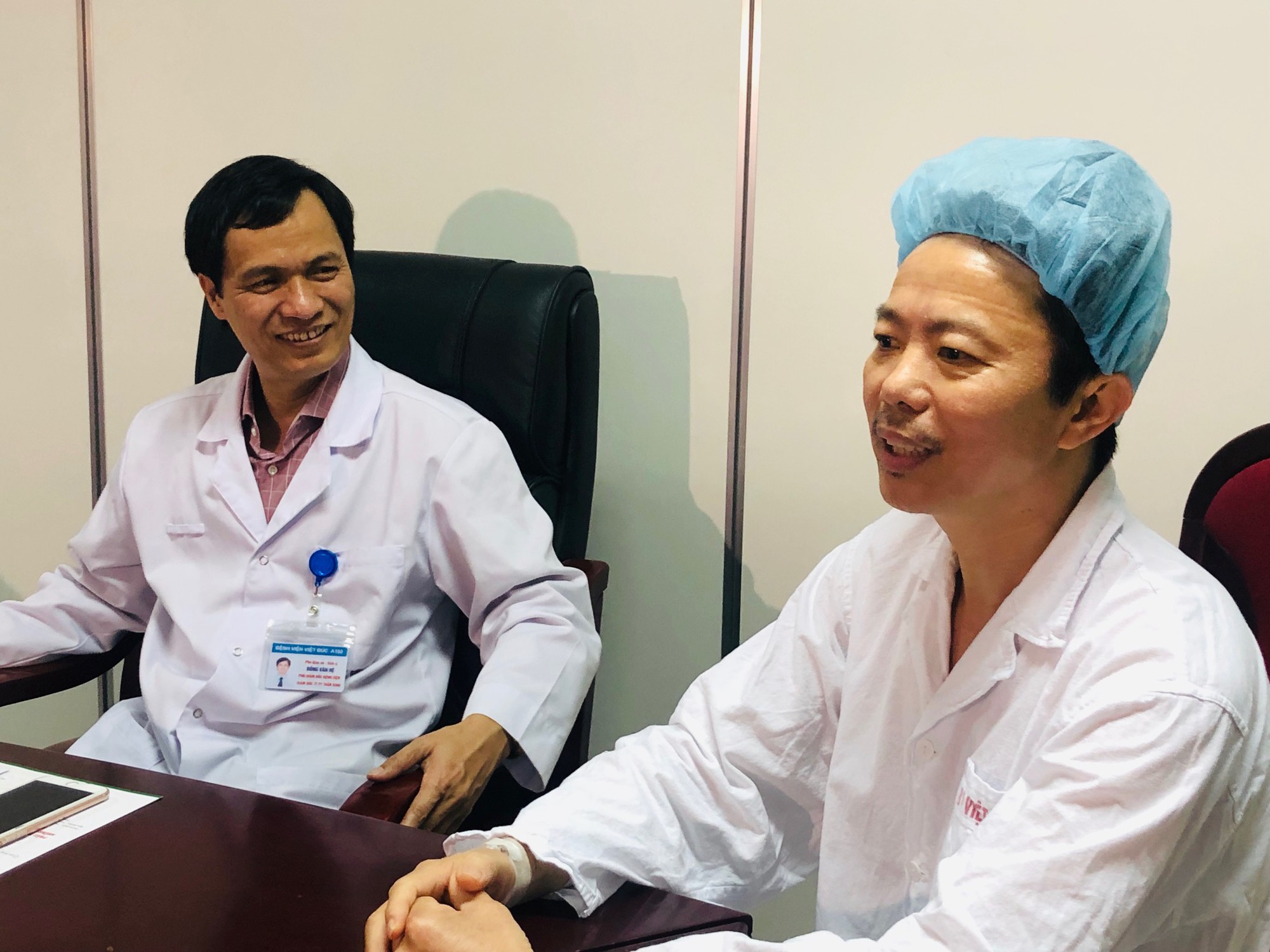 Bệnh nhân hát trên bàn mổ khi bác sĩ đang "nạo vét" u não