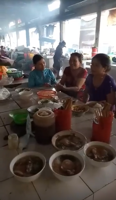 Tiểu thương tổ chức nấu ăn, quay video kêu gọi đừng quay lưng với thịt heo sạch