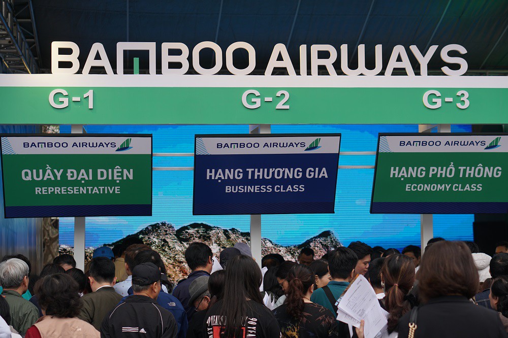 Xếp h&agrave;ng săn v&eacute; m&aacute;y bay v&agrave; combo du lịch trọn g&oacute;i của Bamboo Airways - Ảnh 8.