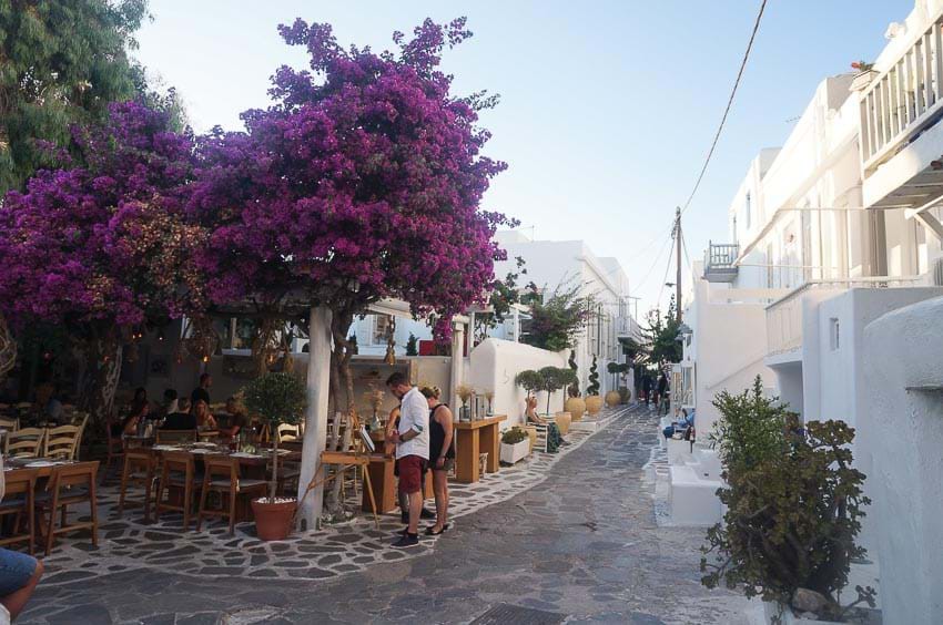 Phố biển độc nhất v&ocirc; nhị ở Mykonos - Ảnh 3.