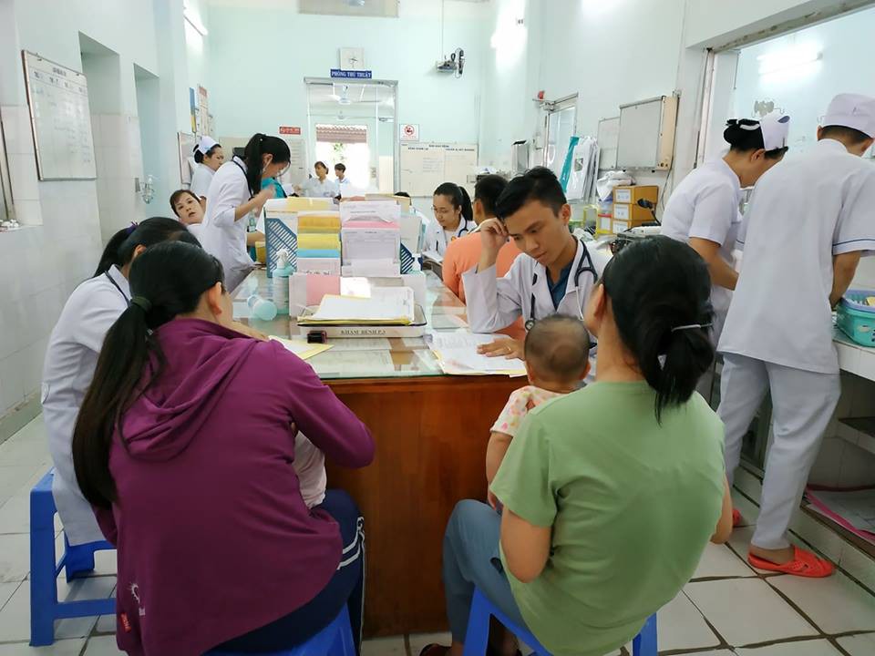 Bệnh nh&acirc;n nhập viện tăng đột biến v&igrave; nắng n&oacute;ng - Ảnh 1.