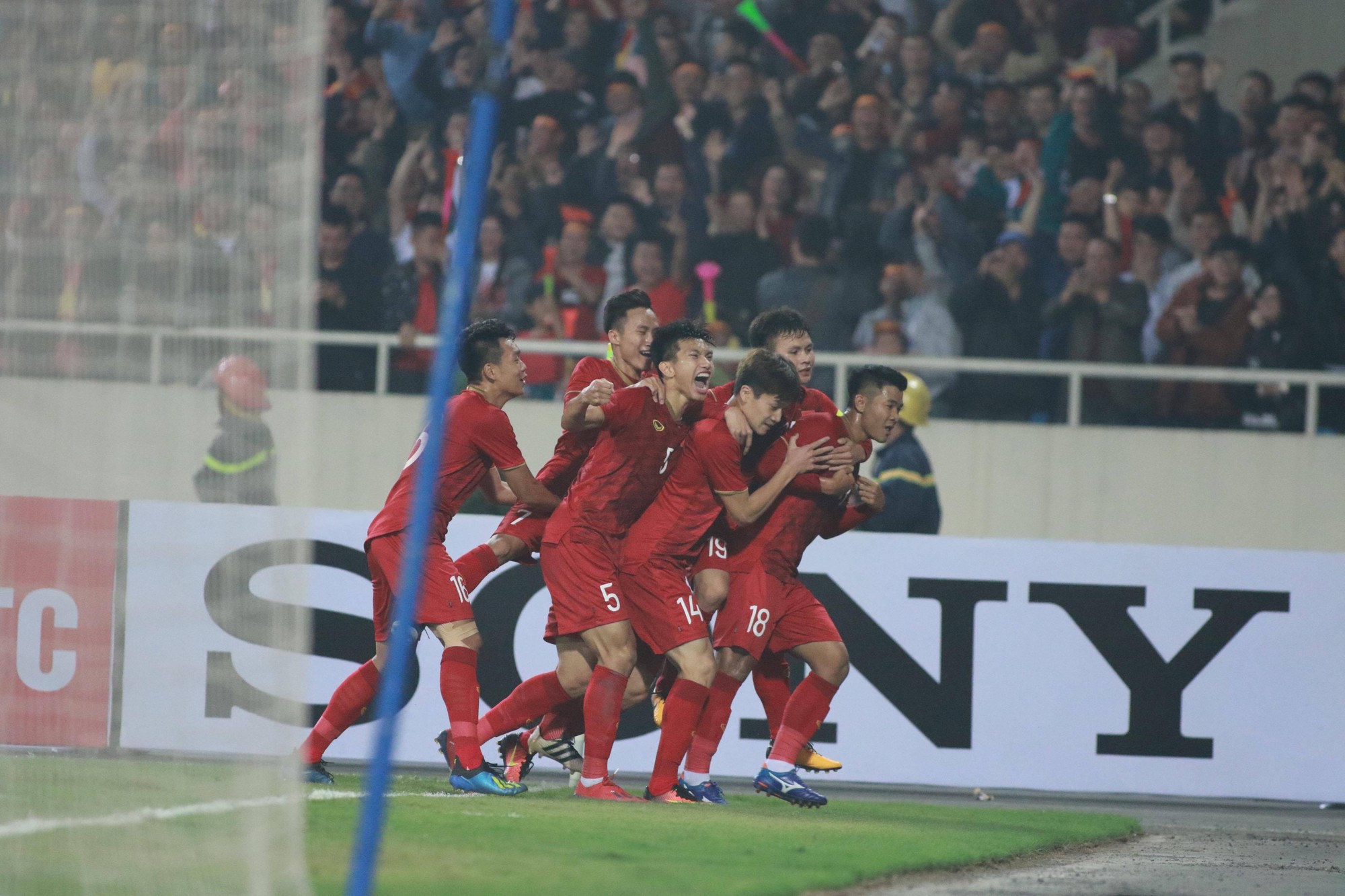 Việt Nam tăng hạng FIFA, nhắm giành Kings Cup để có lợi ở World Cup - Ảnh 2.