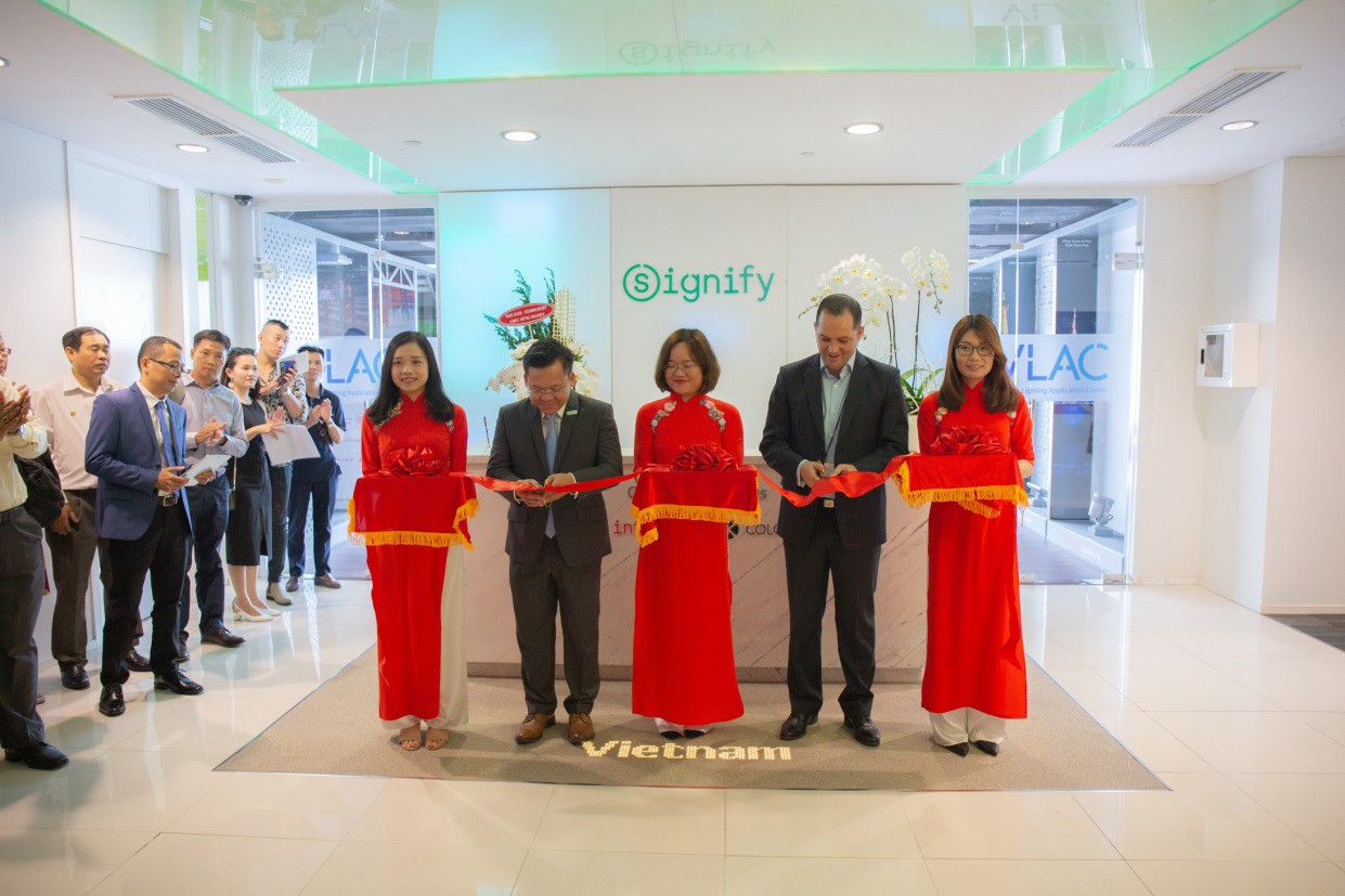 Signify Việt Nam giới thiệu loạt giải pháp chiếu sáng thông minh mới