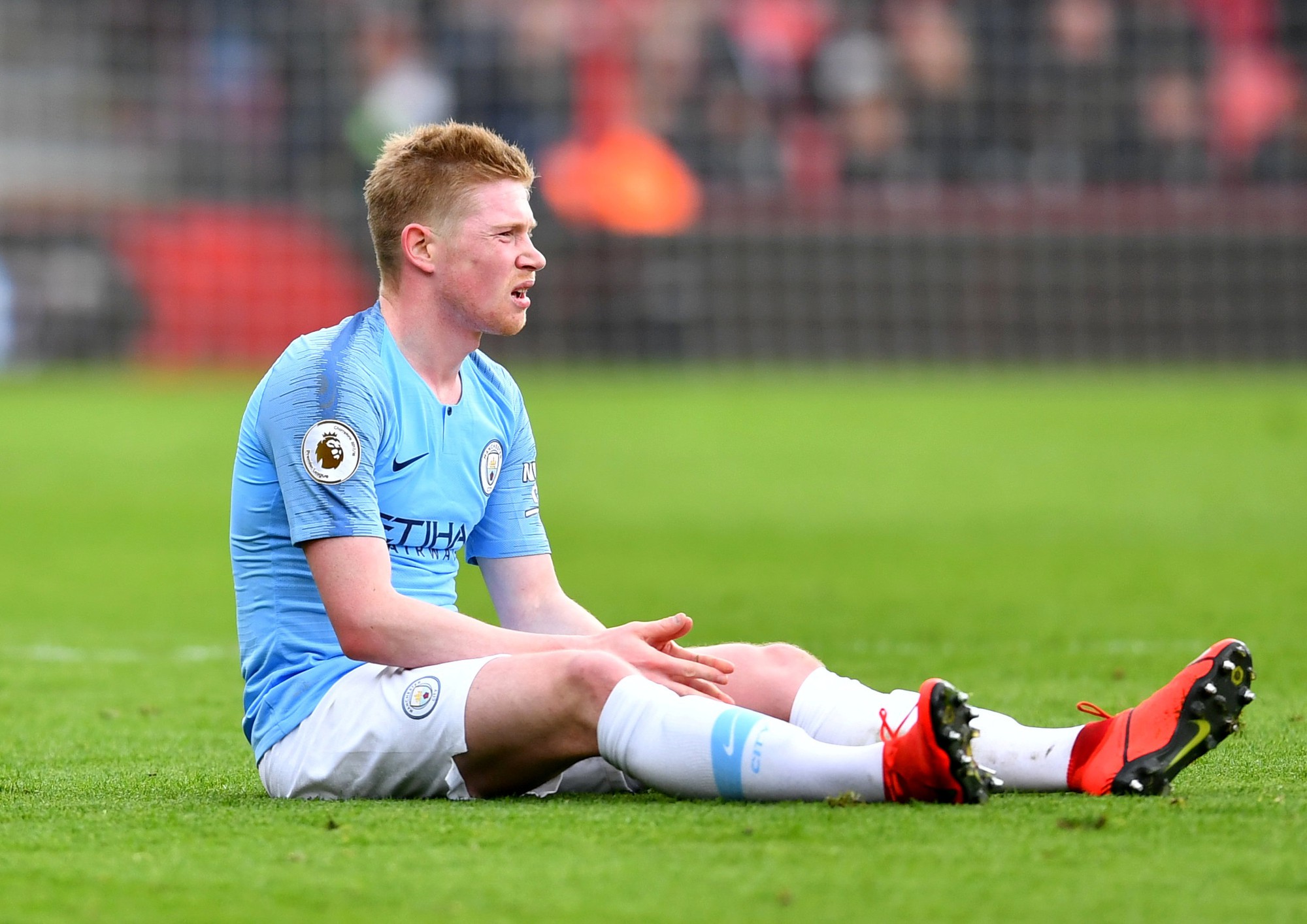 Vừa trở lại, De Bruyne lại dính chấn thương gân kheo