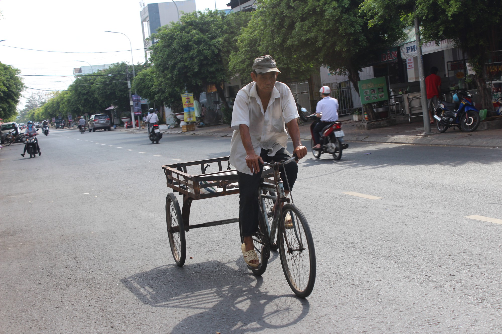 Nhọc nhằn mưu sinh dưới cái nắng như đổ lửa - Ảnh 3.
