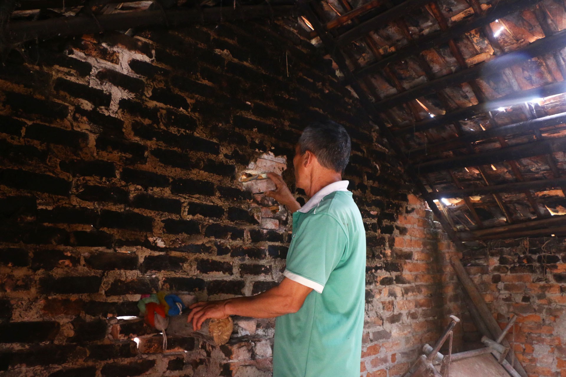 Nhói lòng gia cảnh nữ sinh lớp 9 bị đánh dã man, lột đồ - Ảnh 12.