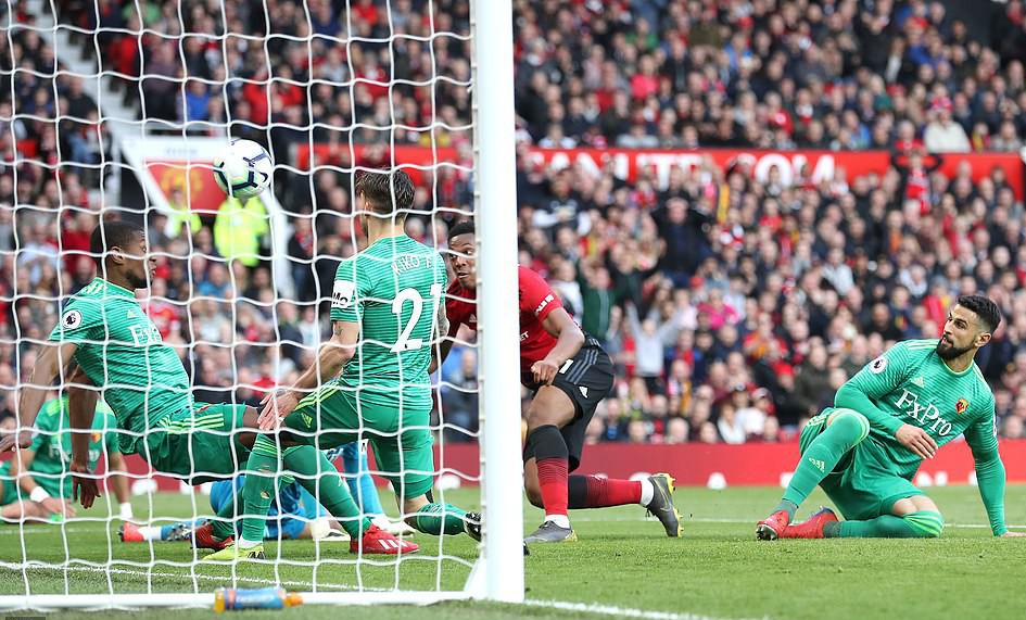 Rashford v&agrave; Martial tặng qu&agrave;, HLV Solskjaer h&acirc;n hoan nhậm chức  - Ảnh 6.