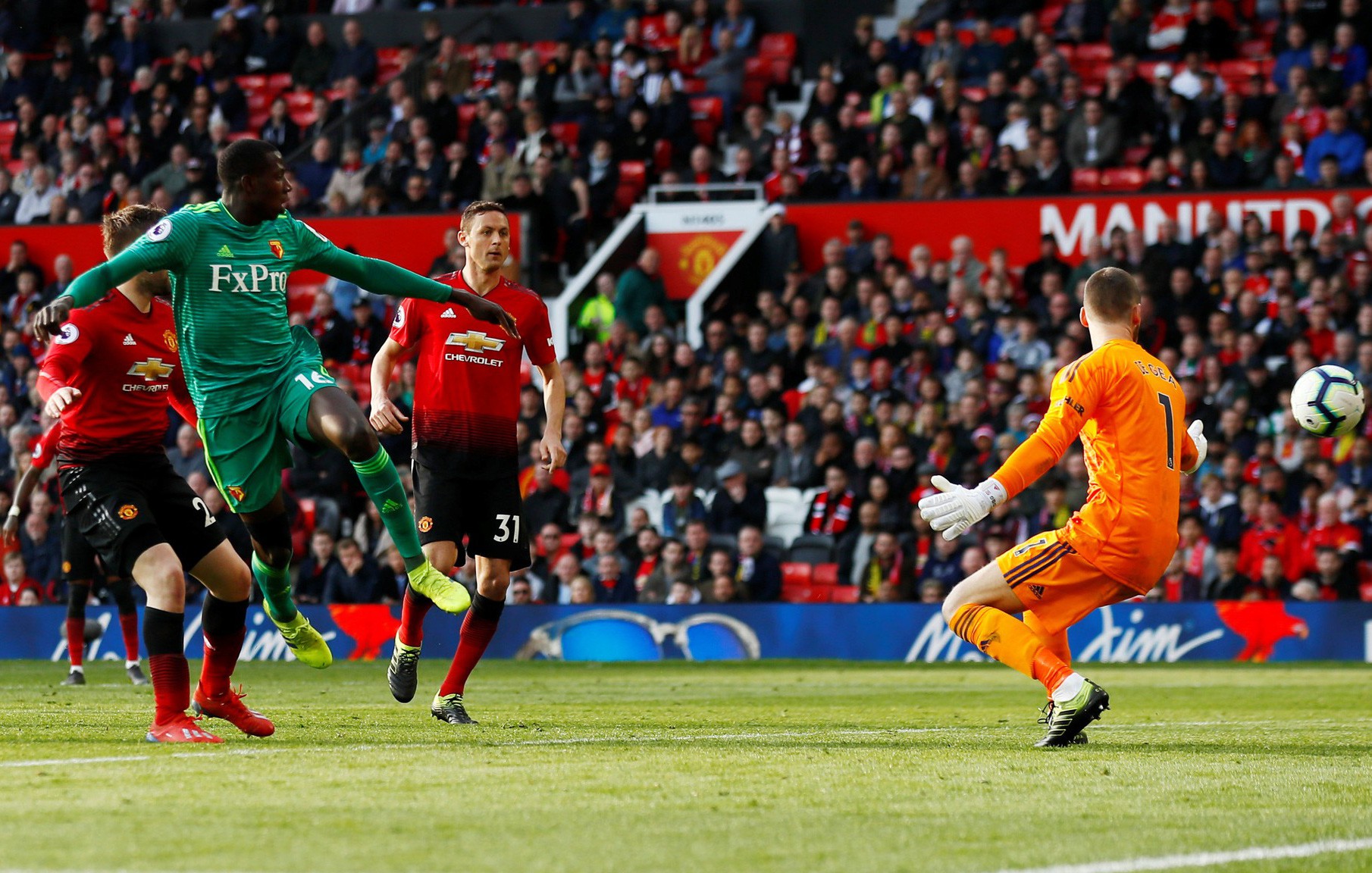 Rashford v&agrave; Martial tặng qu&agrave;, HLV Solskjaer h&acirc;n hoan nhậm chức  - Ảnh 2.