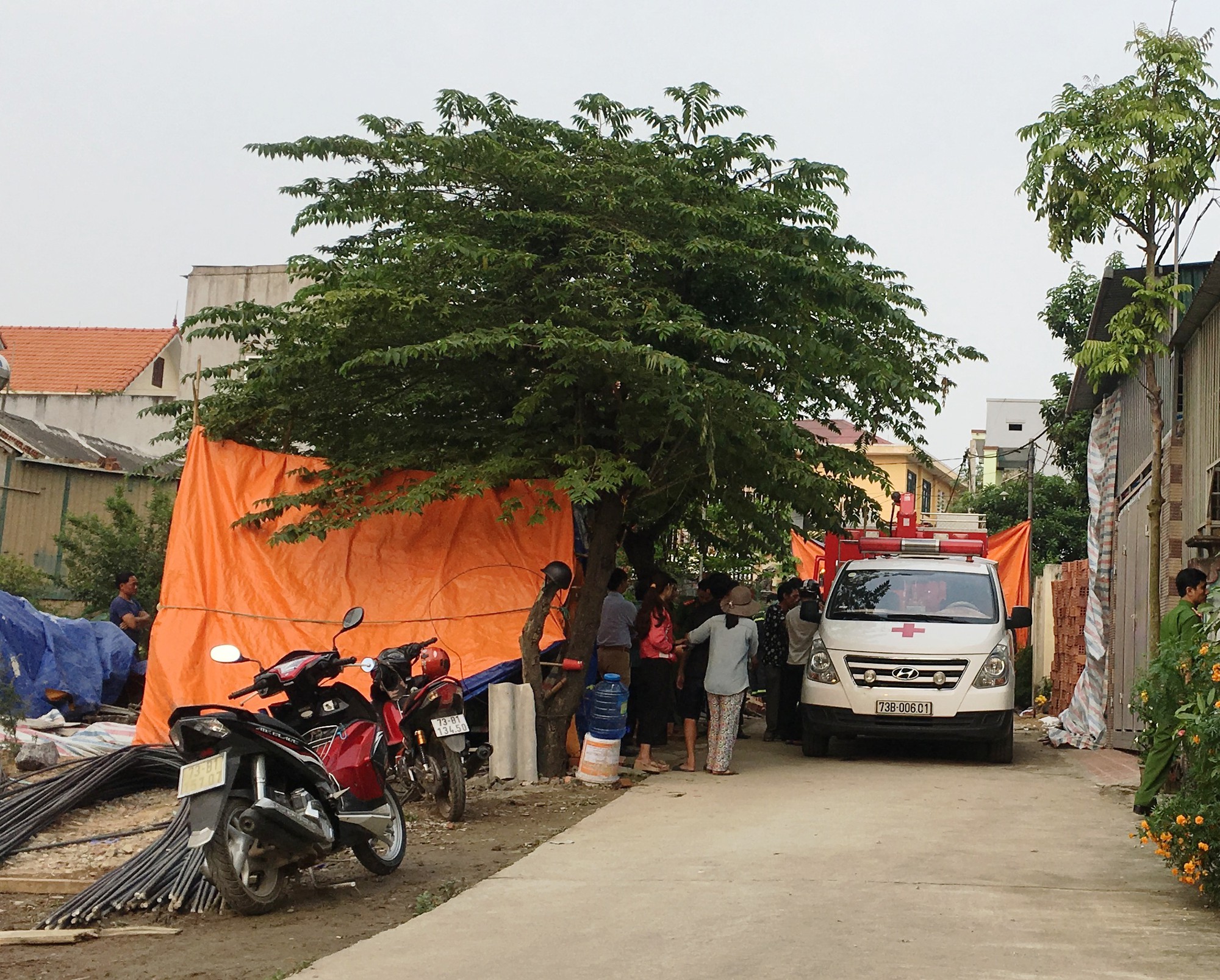 Thi công nhà bị sập, 2 người thương vong