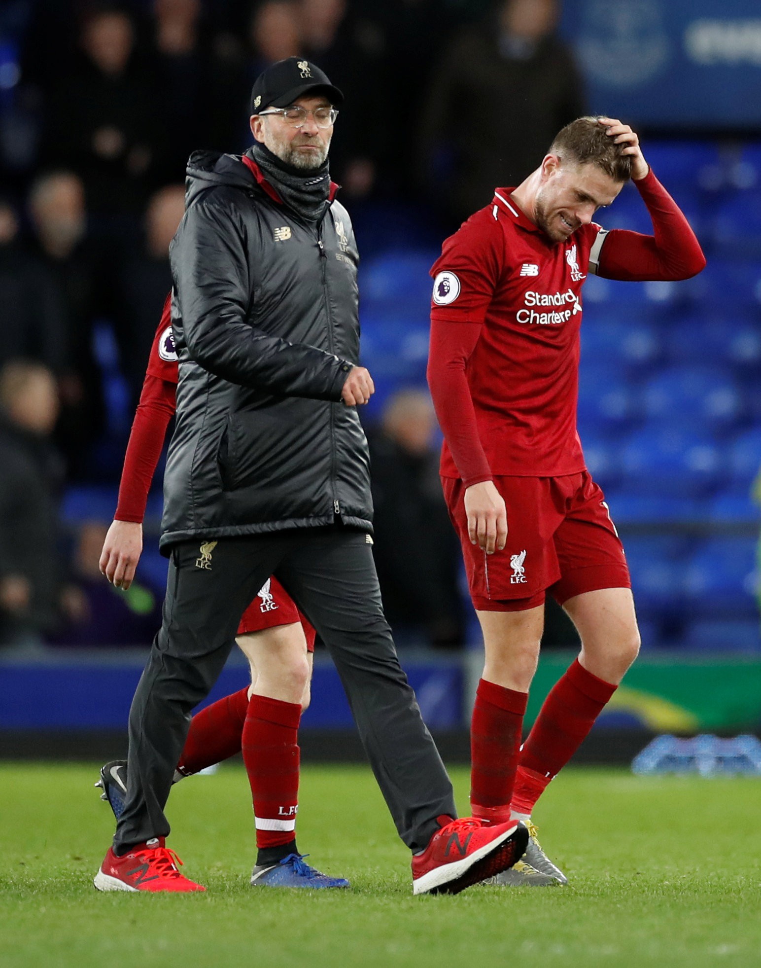 Clip cậu bé nhặt bóng khiến HLV Klopp nóng mặt - Ảnh 4.