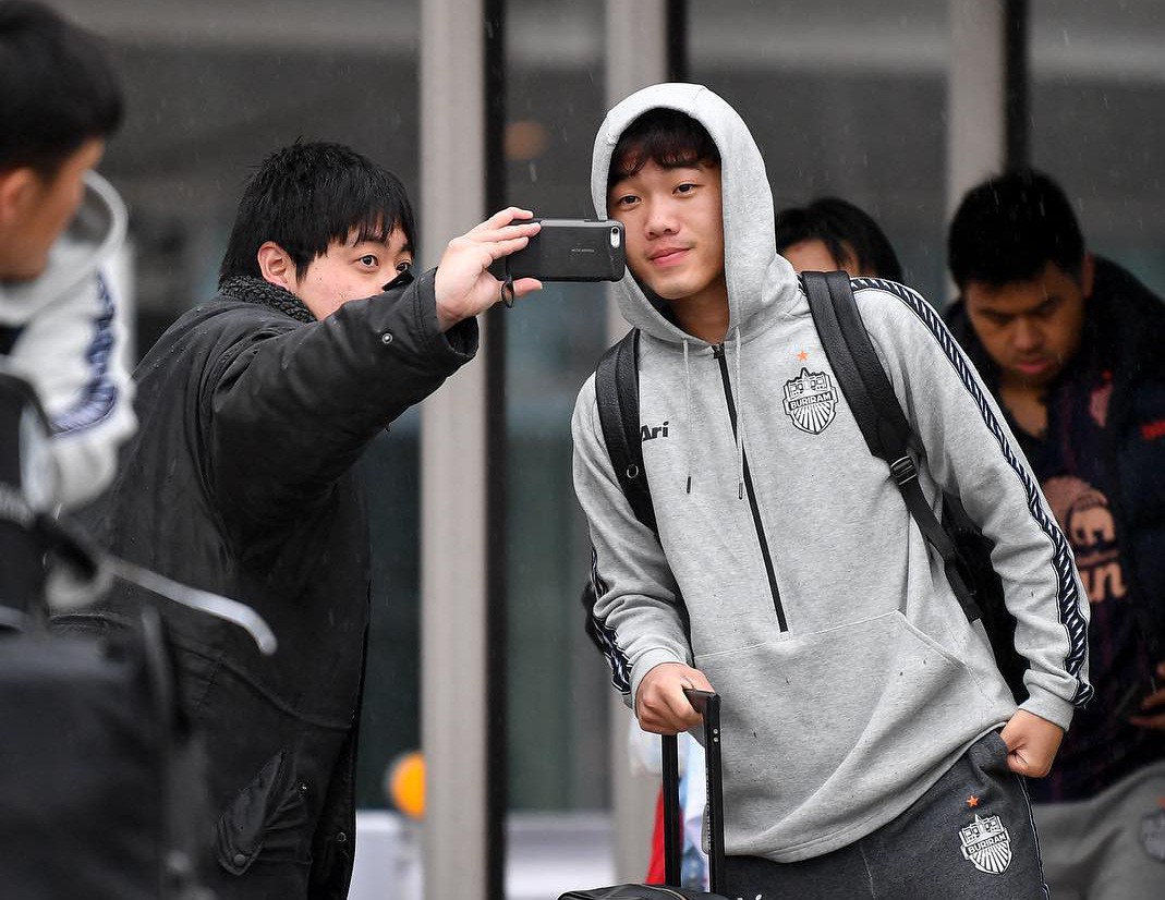Xuân Trường dạo phố, ăn đồ Nhật trước khi đá AFC Champions League