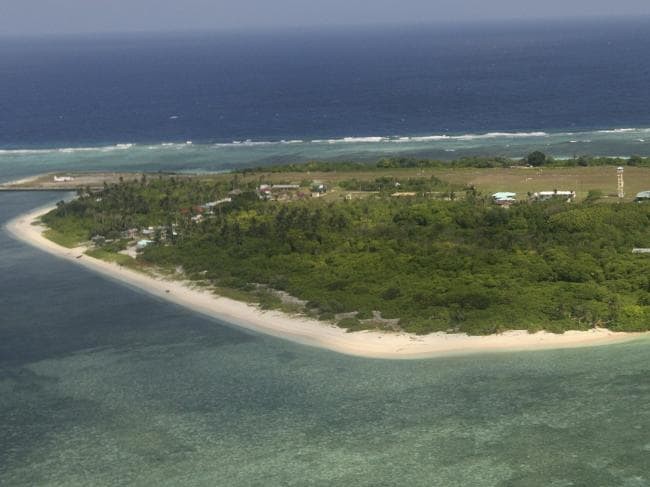 Tàu cá Trung Quốc, Philippines căng thẳng gần đảo ở biển Đông